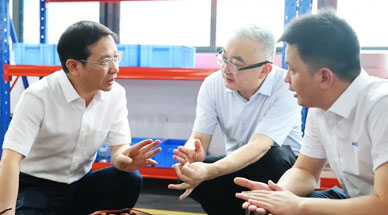 贛州市委書記黃喜忠實地調研贛州NG娛樂等企業，專題研究裝備制造產業高質量發展