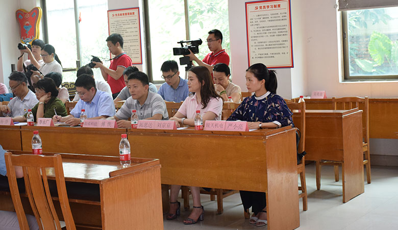 銳天察民情送溫暖辦實事 銳天察民情送溫暖辦實事