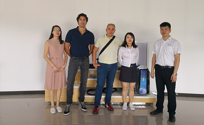 意大利客戶蒞臨銳天機(jī)電走訪調(diào)研 意大利客戶蒞臨銳天機(jī)電走訪調(diào)研