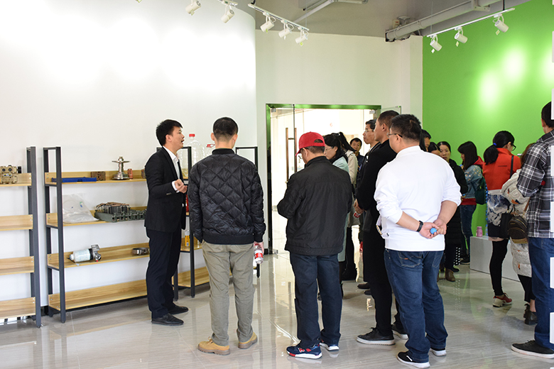 歡迎創業導師朋友蒞臨銳天考察交流 歡迎創業導師朋友蒞臨銳天考察交流